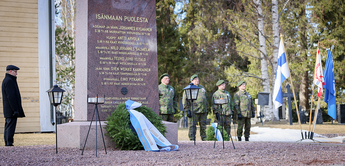 Veteraanipäivän tilaisus Limingan kirkon sankarihaudoilla