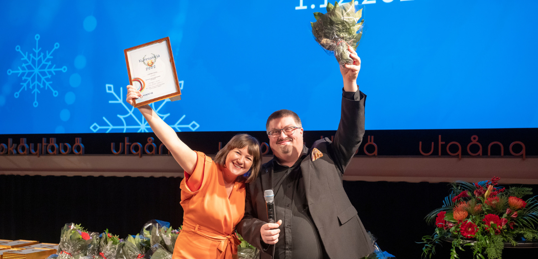 Viestintä- ja tapahtuma-asiantuntija Anu-Maija Kärjä sekä elinkeinojohtaja Teemu Haapala Kuntatyö 2030 -gaalassa