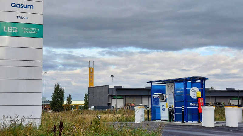 Valokuvassa Gasumin biokaasutankkauspiste Tupoksessa.