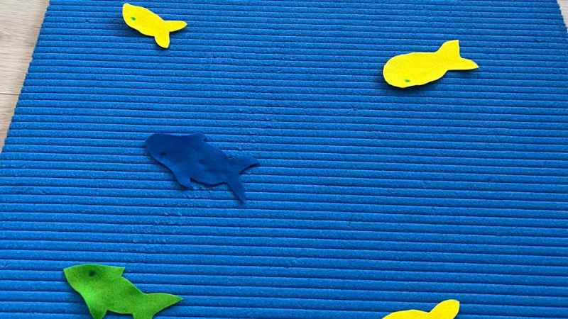 Kalakuvioita jumppamaton päällä.