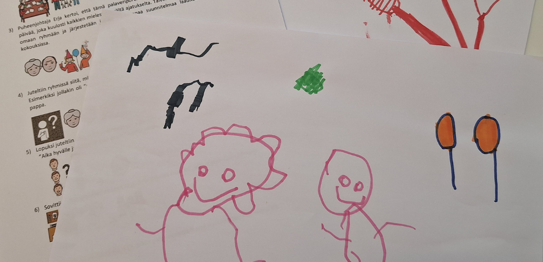 Kuvassa lastenkokouksen palaverimuistio ja isovanhempienpäivän kutsusuunnitelmia.