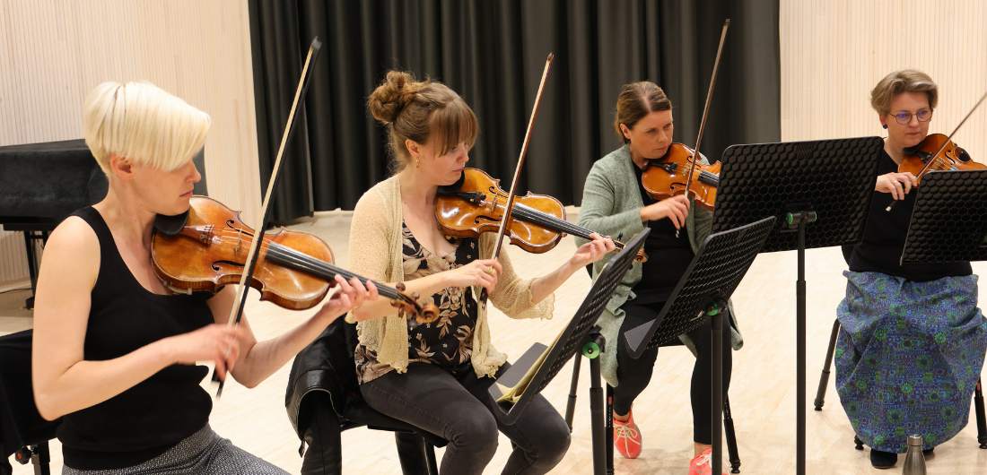 Limingan Kamarisoiton harjoituksen Heikki Sarvela -salissa.