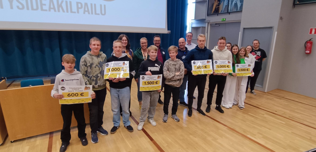 Karhunluola -yritysideakilpailun voitajat Muhoksella.