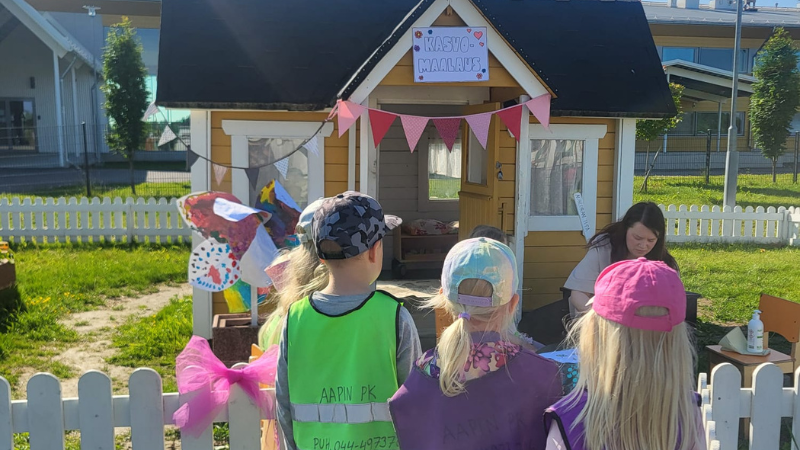 Kasvomaalauspiste Aapin päiväkodilla.