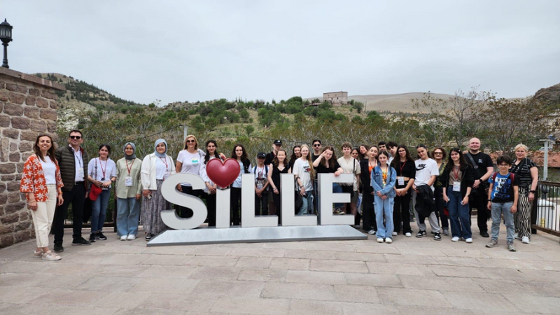 Liminganlahden oppilaat Sillessä.