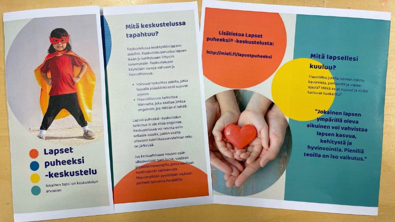 Kuva esitteestä, jossa kerrotaan mikä Lapset puheeksi -menetelmä on.