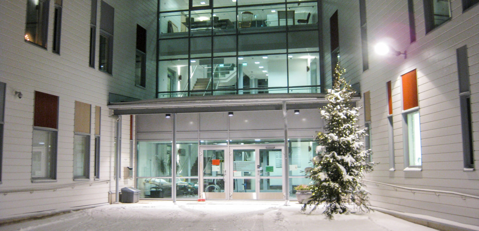 Limingan terveyskeskuksen sisäänkäynti.