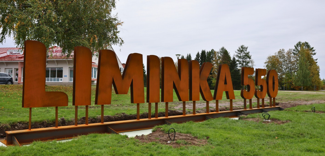Valokuvassa Liminka 550 -tekstikyltti.