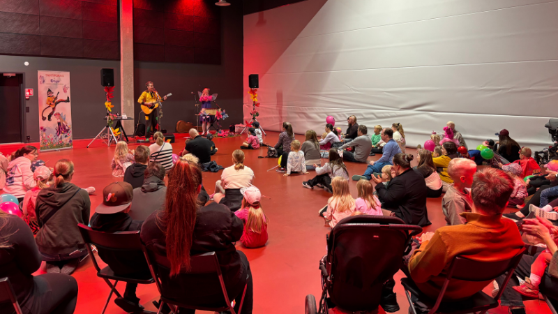 LimmiFestin esiintyjät Tahtipeikko ja Keiju. 