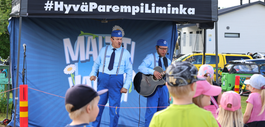 Maltti ja Valtti esiintyvät lapsille Fiksusti liikkuva Liminka -tapahtumassa.