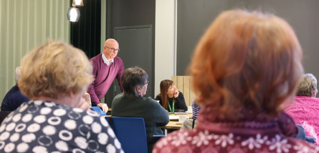 Kunnanjohtaja Pekka Rajala ja kunnanarkkitehti Venanzia Rizzi keskutelivat liminkalaisten kanssa asumisyhteisöstä.