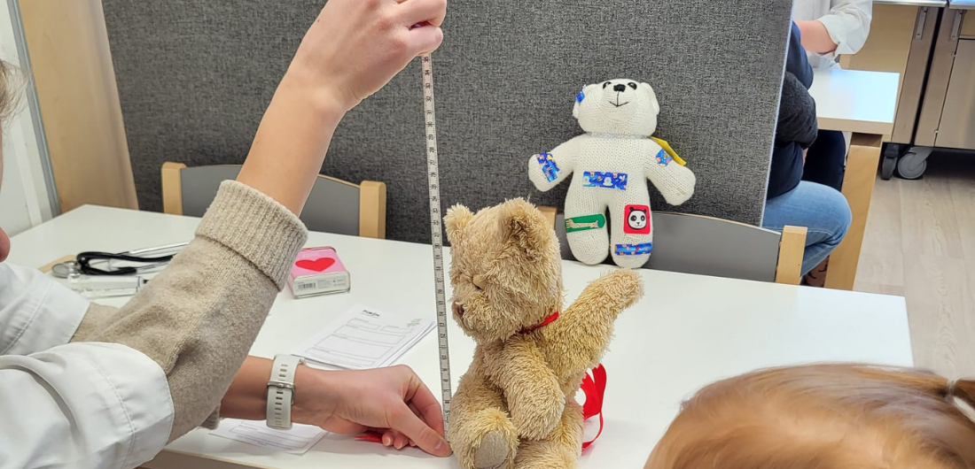 Nalle nallelääkärin mitattavana