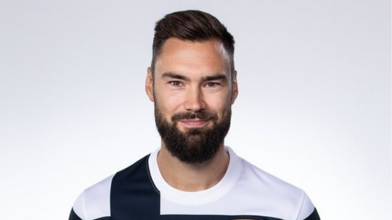 Tim Sparv, Limmi Festin kummi, hymyilee.