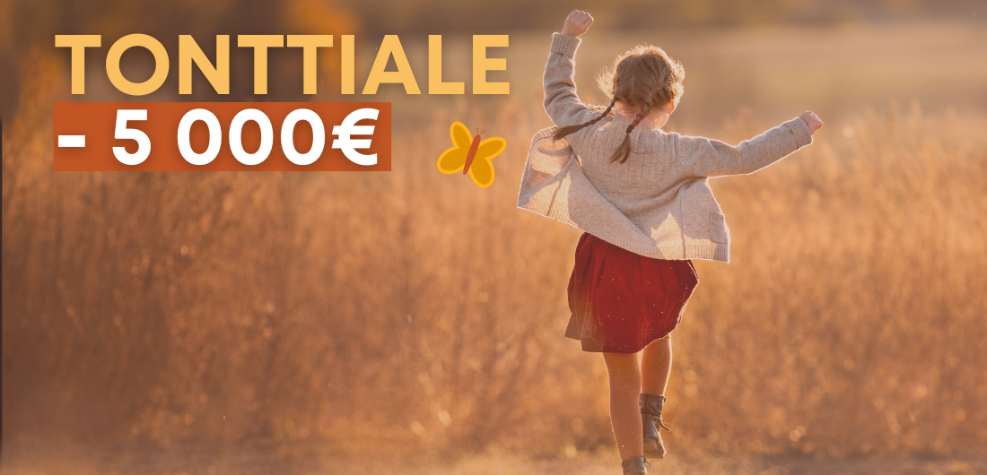 Tonttialen mainoskuvassa tyttö hypähtelee.