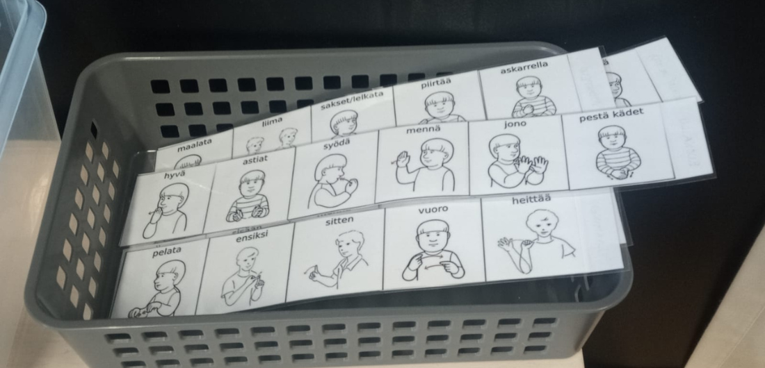 Kuvassa ohjeet erilaisiin tukiviittomiin.