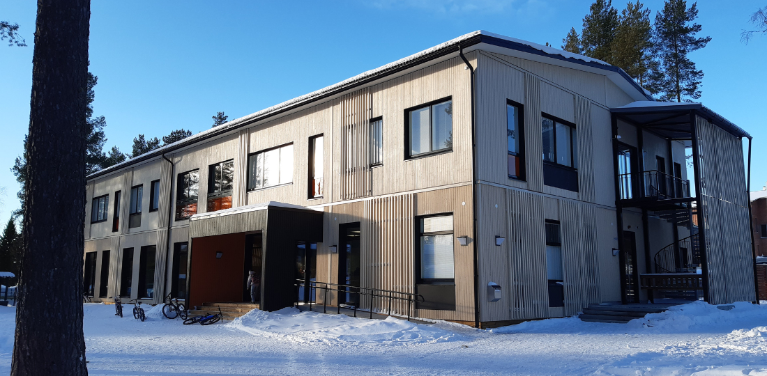 Tupoksen kirjasto talvisena päivänä.