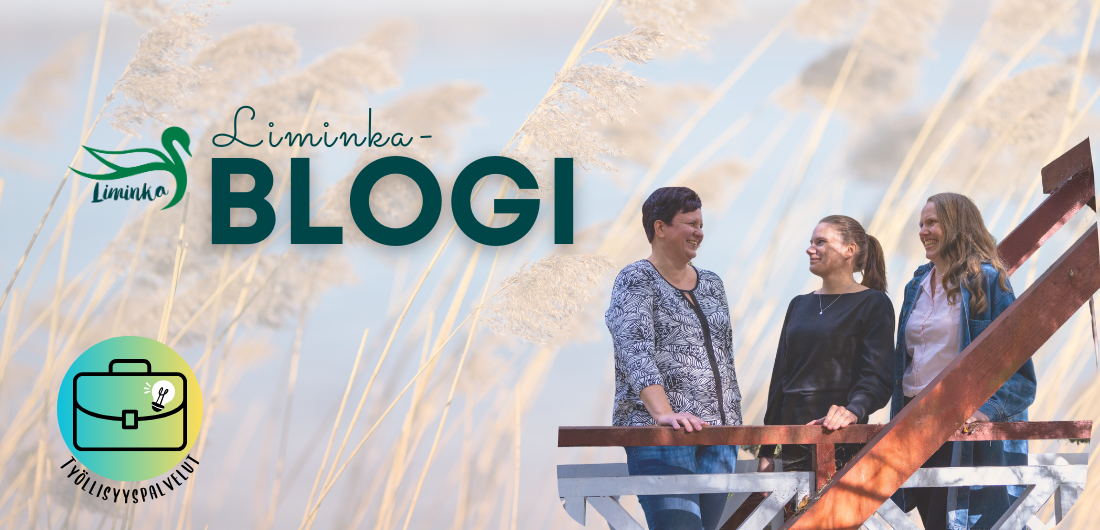 Työllisyyspalveluiden Niina, Annukka ja Eeva sillalla.