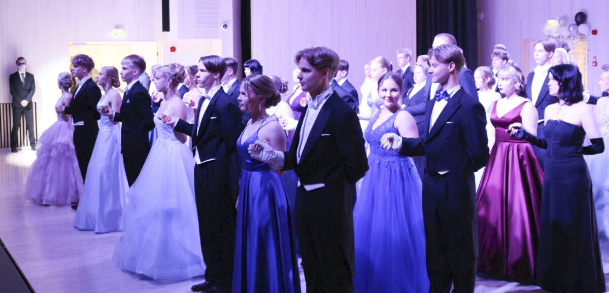 Kuva vanhojen tansseista