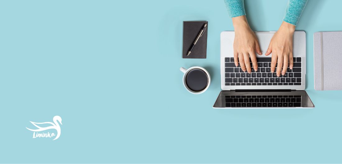 Tietokonetta näppäilevät kädet.