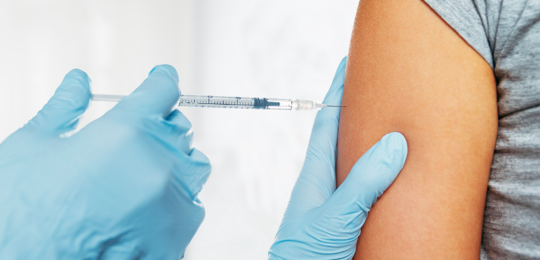 Rokotetta pistetään käsivarteen.