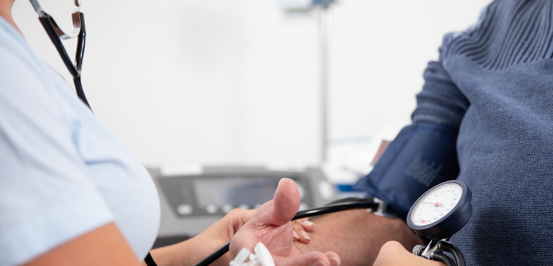 Verenpainetta mitataan käsivarresta.